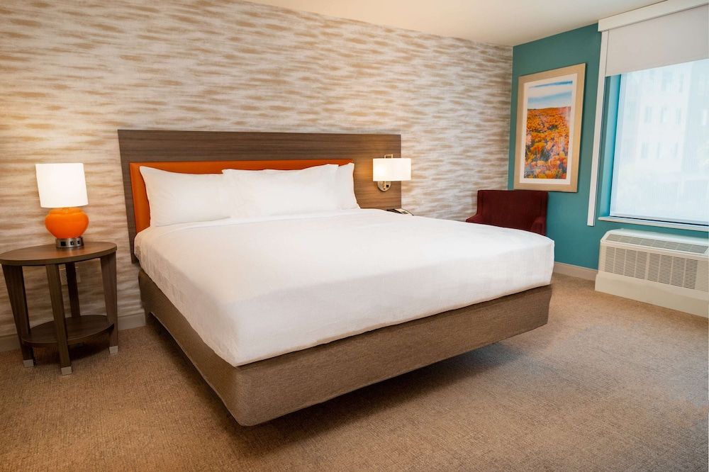 Suite, 1 King Bed, Accessible (Hearing)