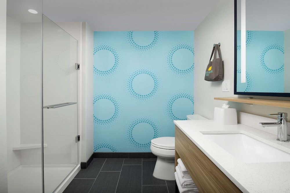 TRU by Hilton Miami Airport South Blue Lagoon, FL Room, 2 Queen Beds, Accessible (Hearing) 3