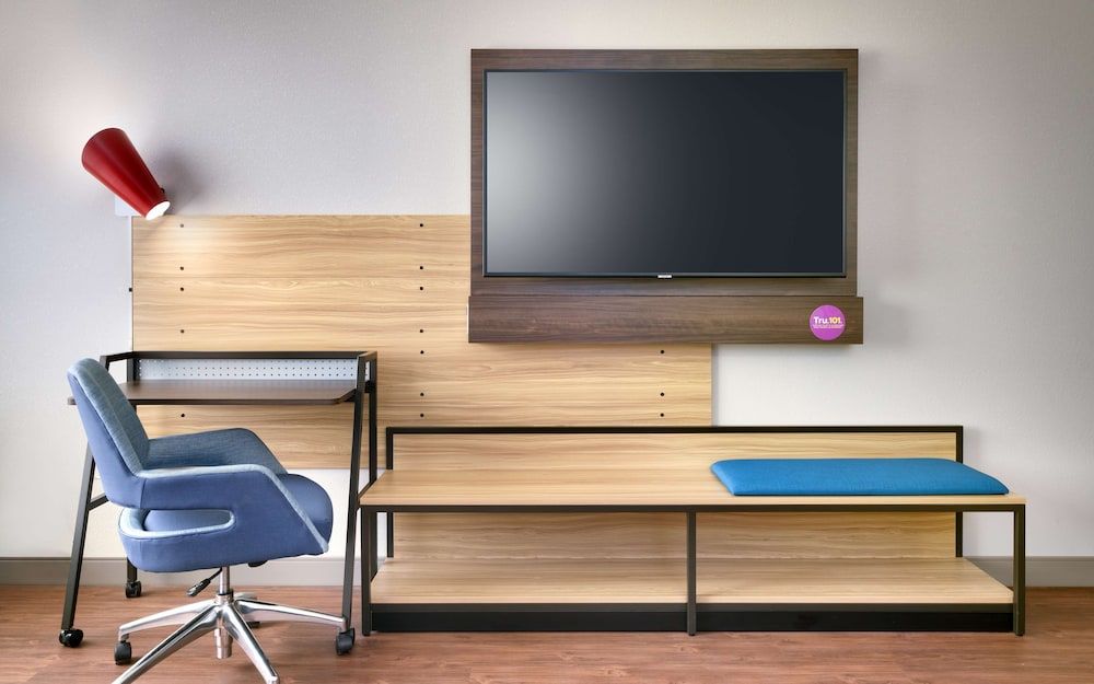Room, 1 King Bed, Accessible (Roll-In Shower, Mobility & Hearing)