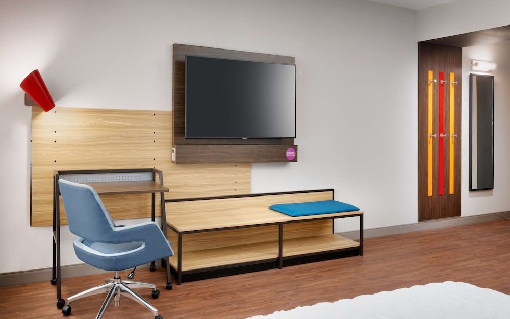 Room, 2 Queen Beds, Accessible (Roll-In Shower, Mobility & Hearing)