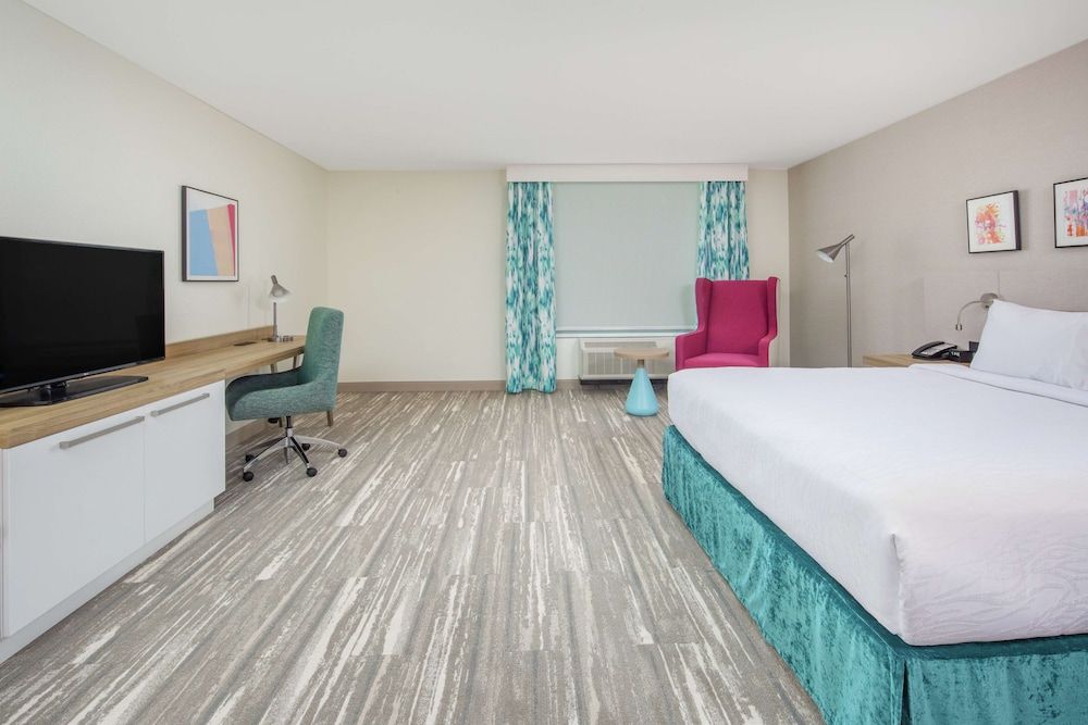 Room, 1 King Bed, Accessible, Bathtub