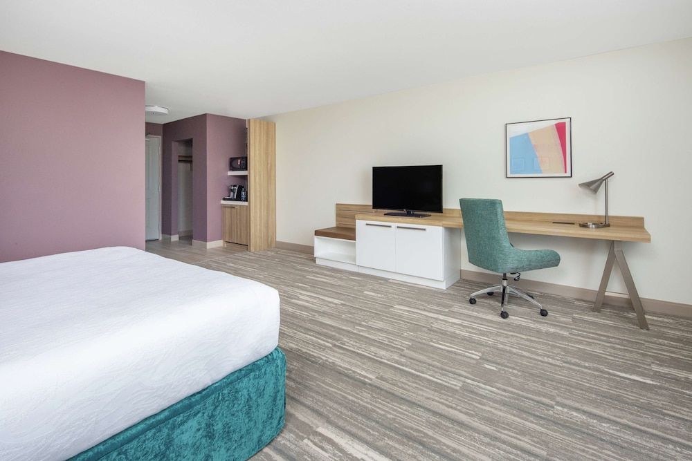 Room, 1 King Bed, Accessible, Bathtub