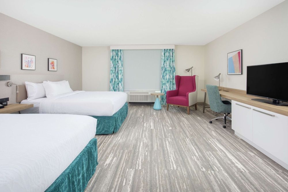 Room, 2 Queen Beds, Accessible, Bathtub