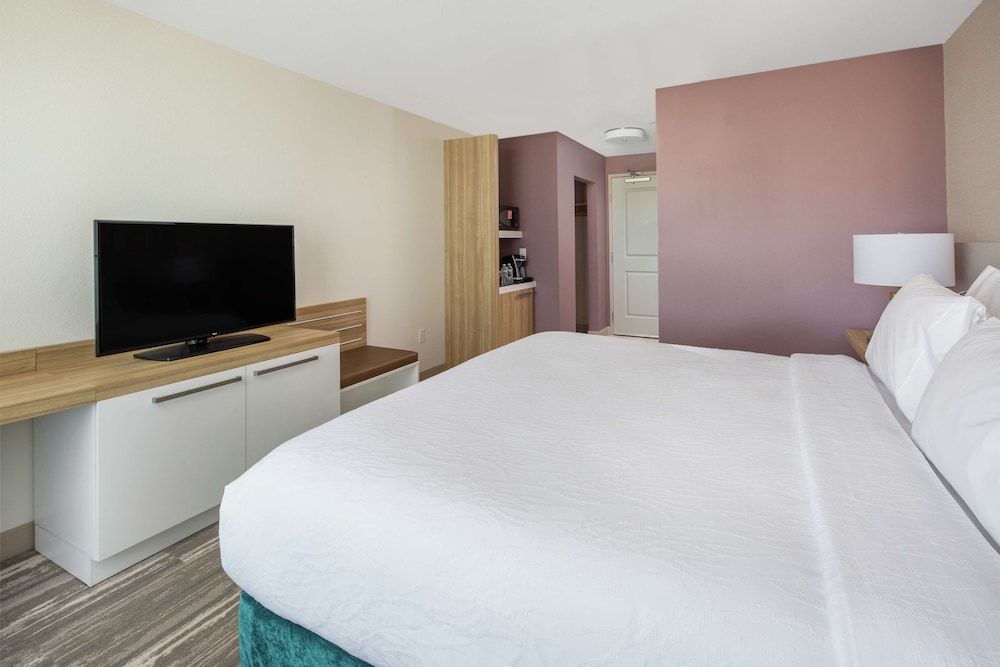 Room, 1 King Bed, Accessible (Hearing)