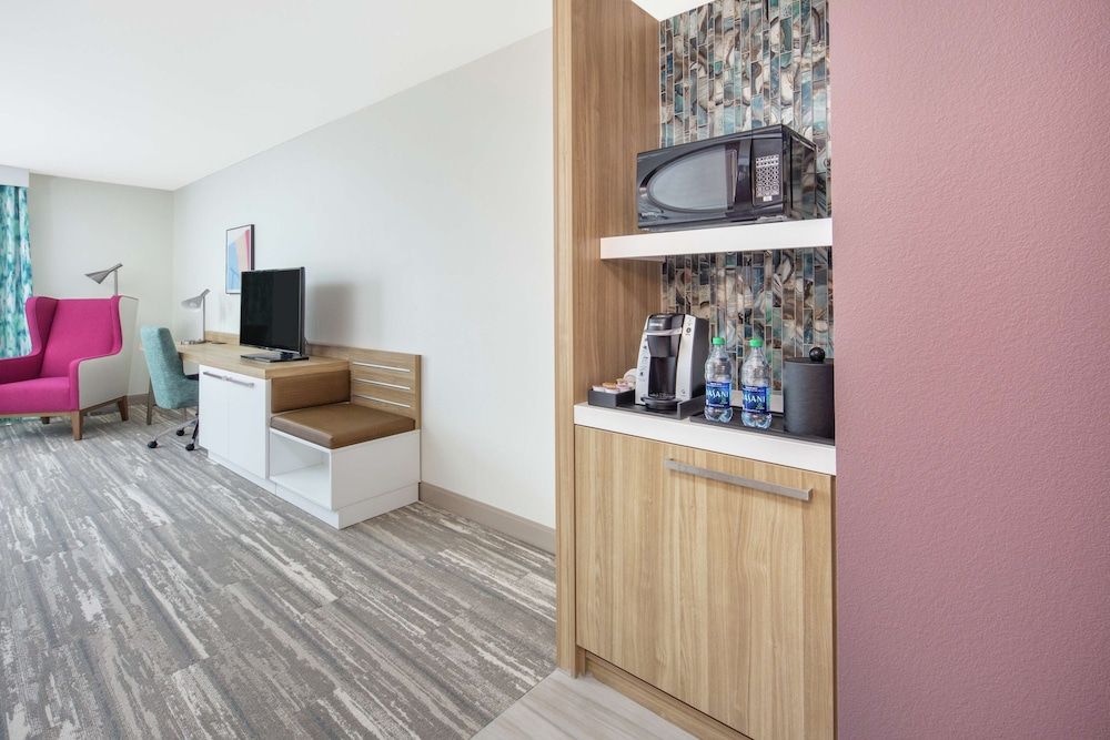 Room, 2 Queen Beds, Accessible, Bathtub