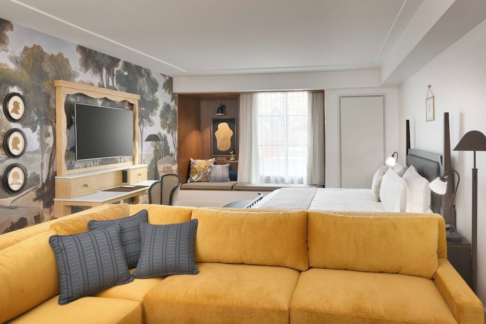 Suite, 1 King Bed with Sofa bed