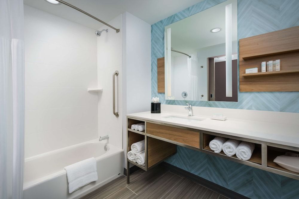 Room, 1 King Bed, Accessible (Hearing)