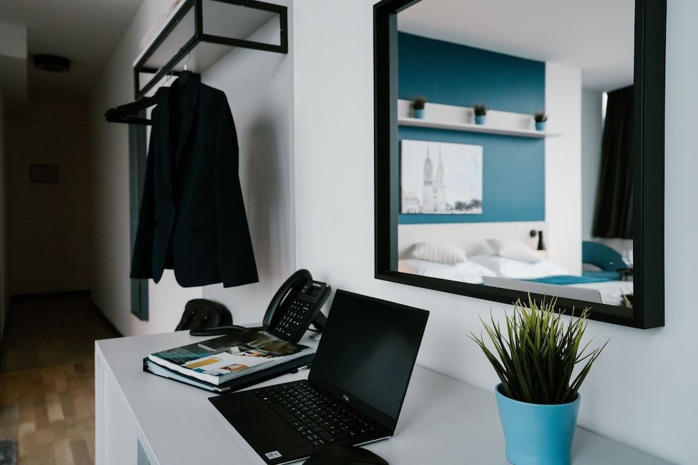 Hotel Blue Double or Twin Room, City View 3