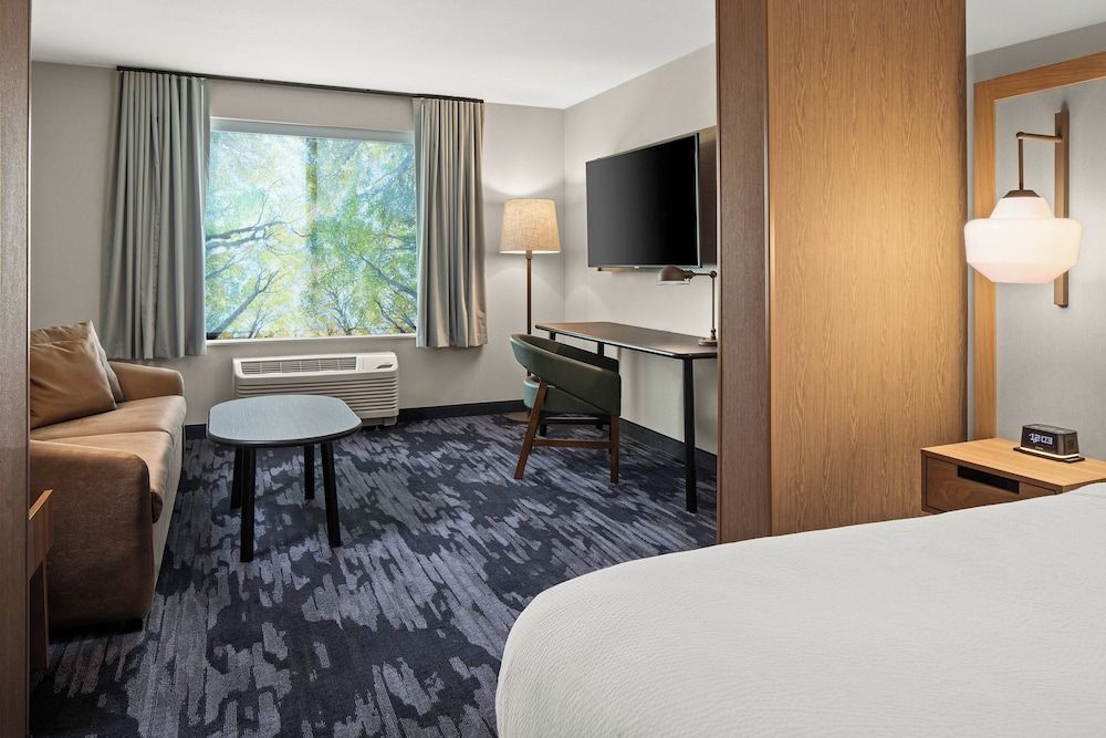 Suite, 1 King Bed with Sofa bed (Mobility Accessible, Tub)