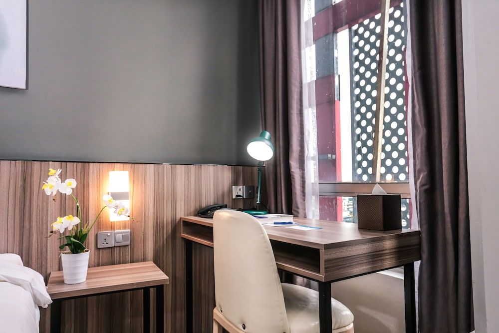 Days Hotel and Suites Fraser Business Park KL Superior Room, 2 Twin Beds, Non Smoking 8