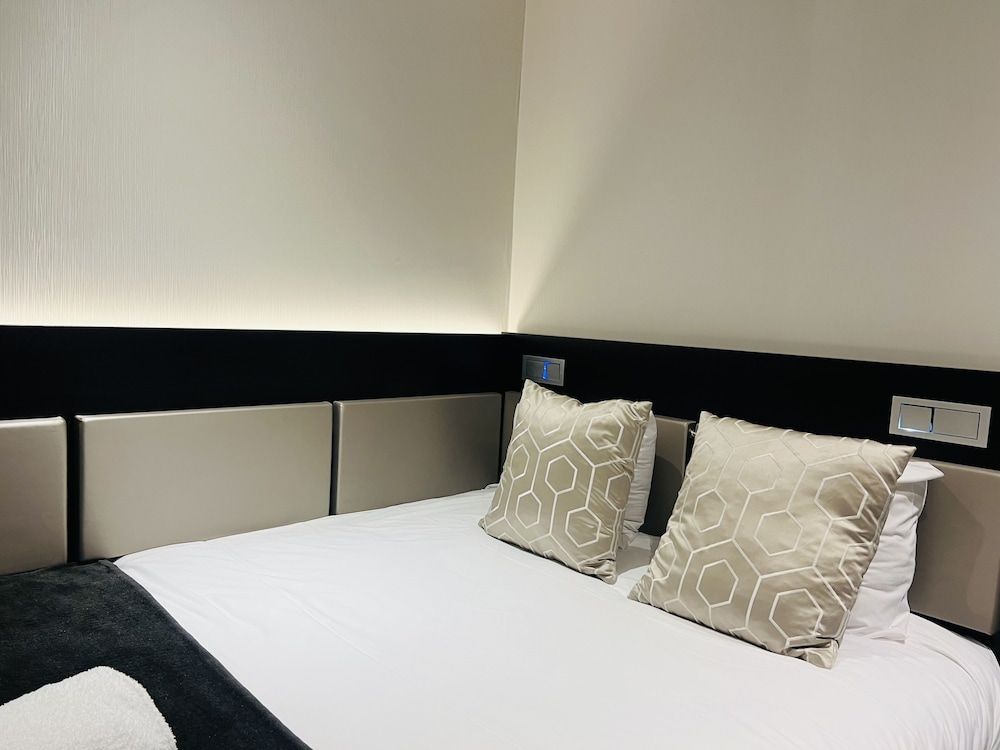 undefined Great St Helen Hotel 9