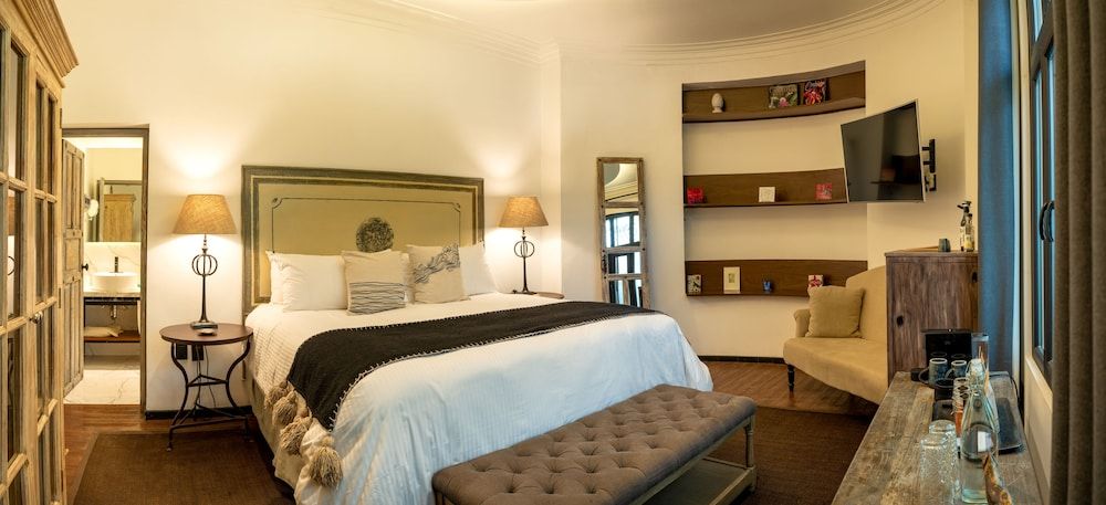 Orchid House Mexico City Deluxe Room, 1 King Bed 5