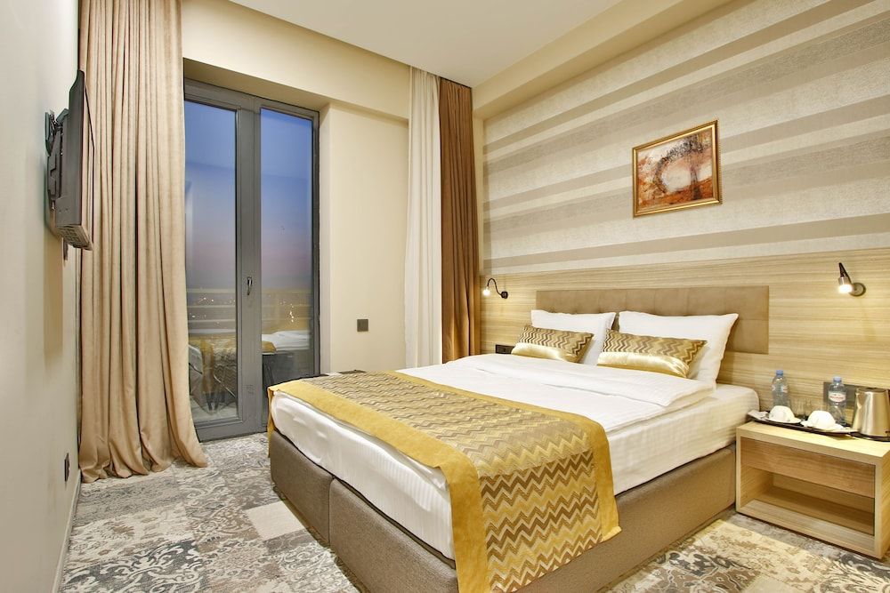 undefined Ameri Plaza Hotel 3