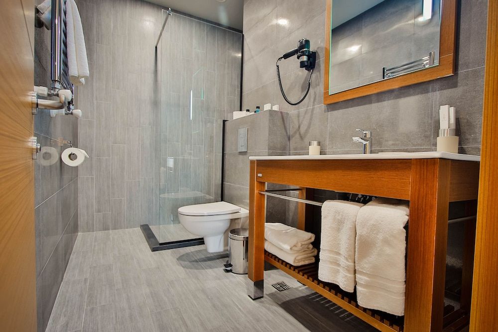 Ameri Plaza Hotel Standard Double Room Floor 17, Non Smoking (access with stairs from 16th floor) 6