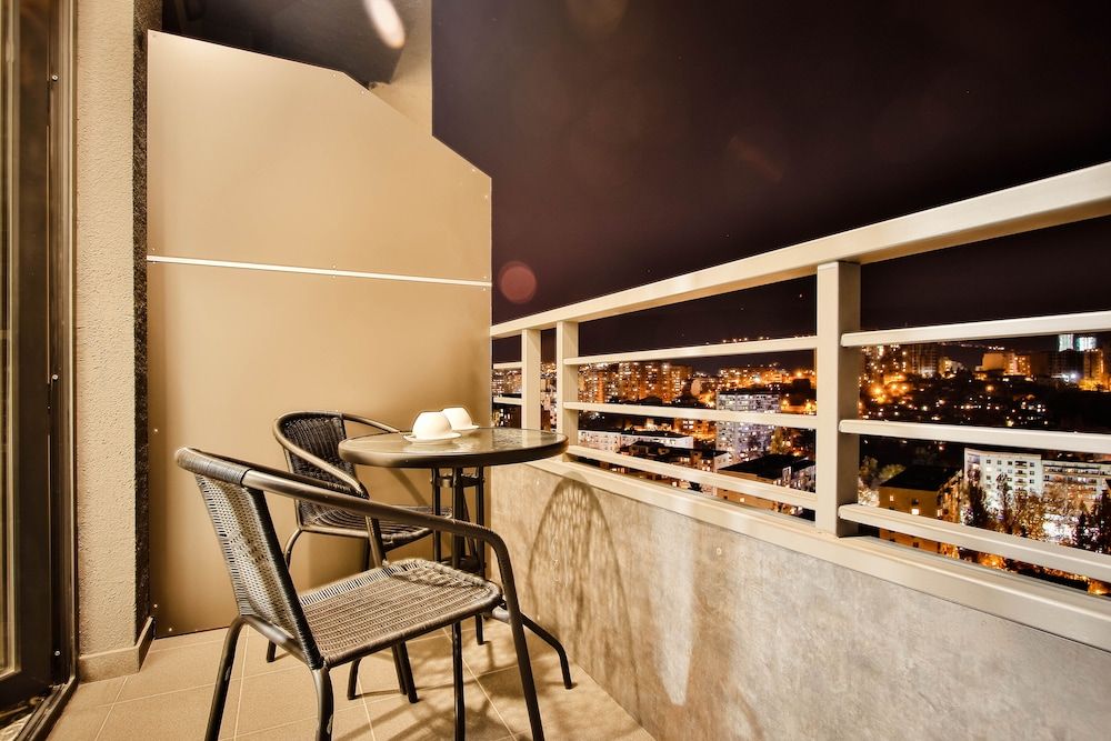 Ameri Plaza Hotel Standard Double Room Floor 17, Non Smoking (access with stairs from 16th floor) 7