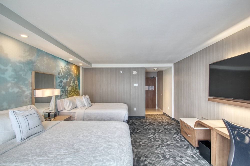 Room, 2 Queen Beds, Non Smoking (Mobility Accessible, Roll-in Shower)
