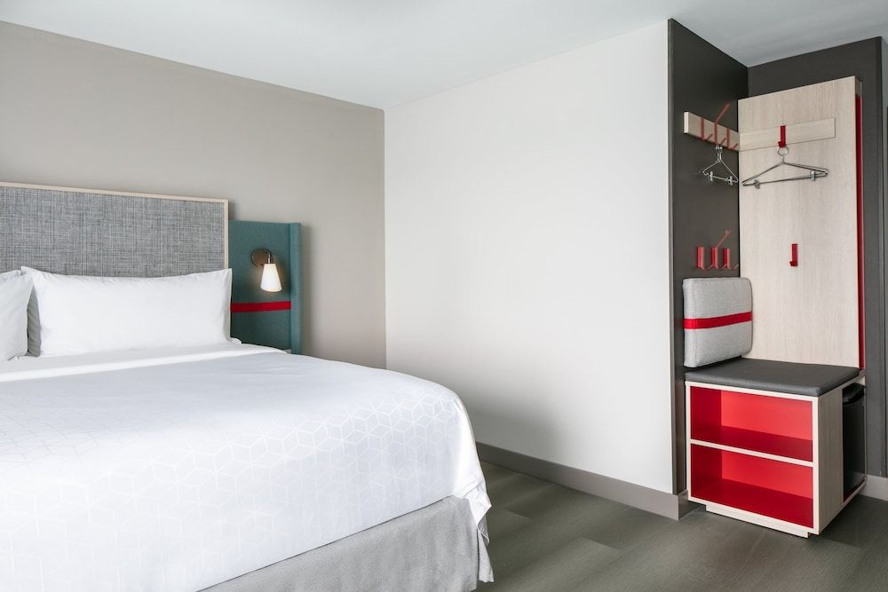 Room, 1 King Bed, Accessible Bathtub (Mobility)