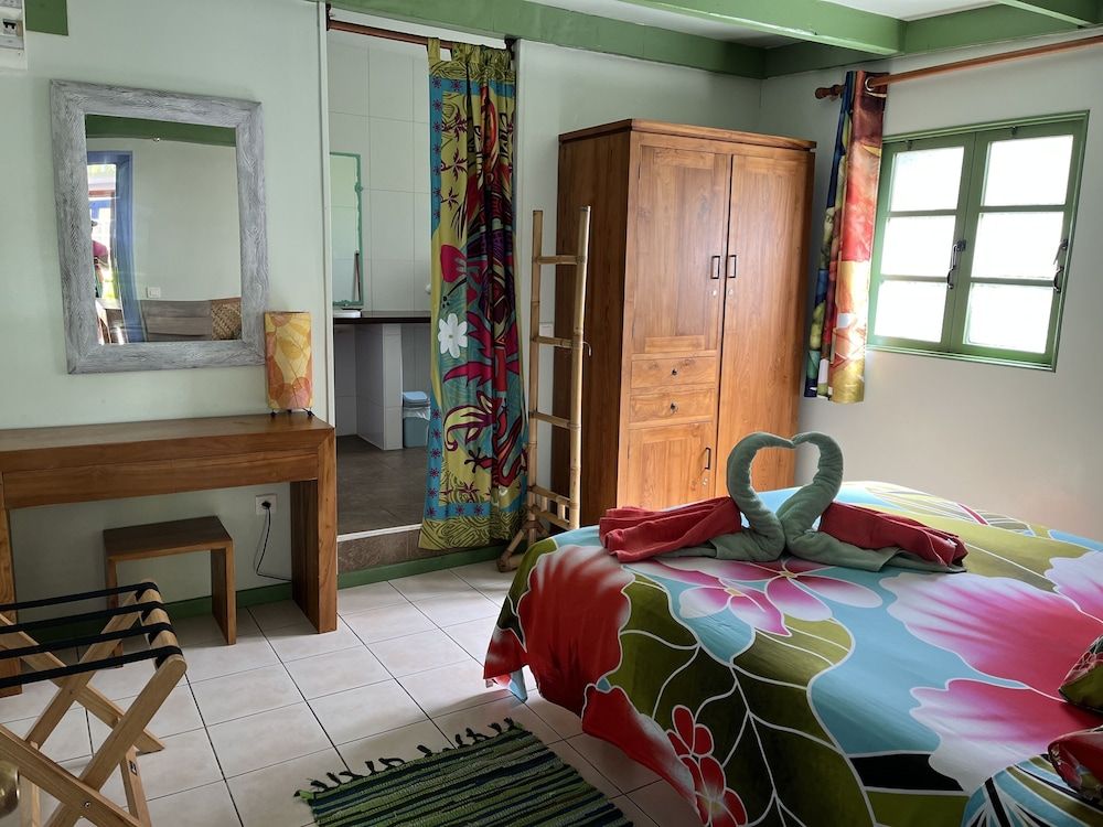 Linareva Moorea Beach Resort Suite, 2 Bedrooms 4