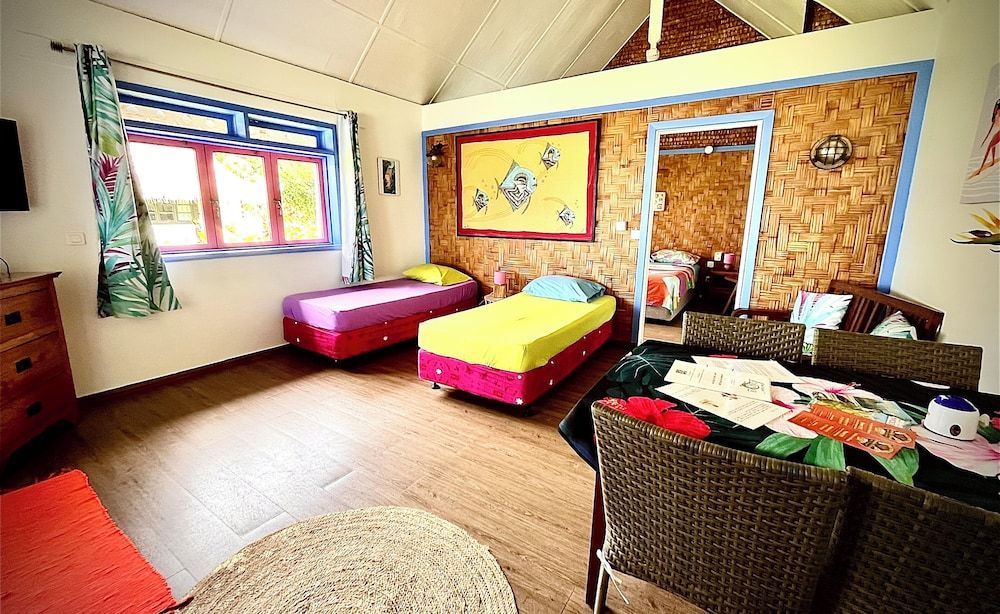 Linareva Moorea Beach Resort Suite, Sunset Beachside