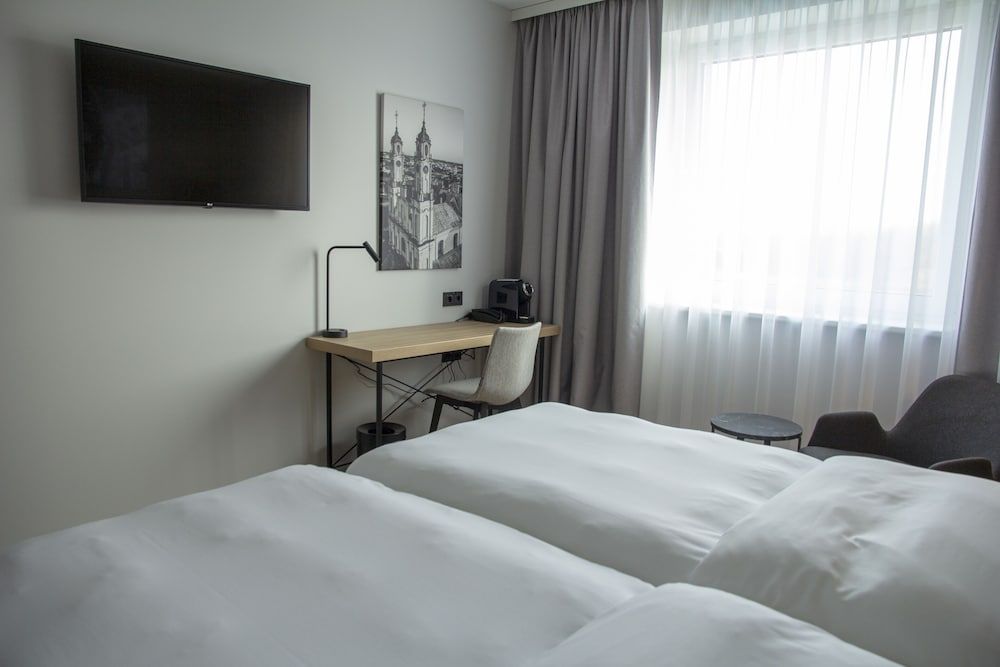 Superior Room (Airport View)
