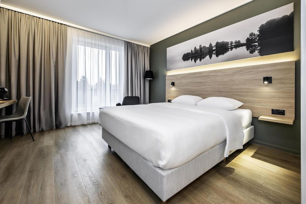 Superior Room (Airport View)