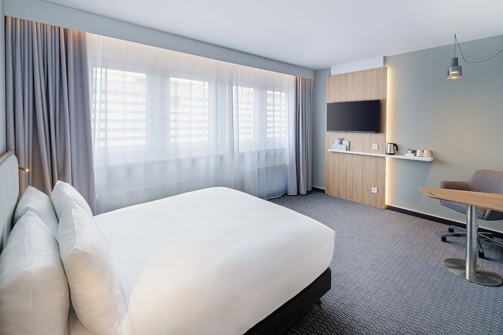 Standard Room, 1 Queen Bed, Accessible Bathtub