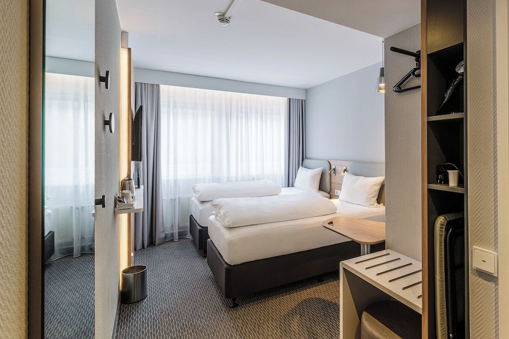 Holiday Inn Express Dresden Zentrum by IHG Standard Room, 2 Twin Beds 3