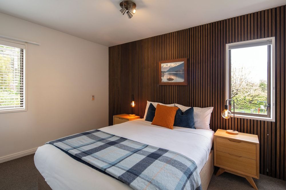 One Bedroom Apartment with Private Balcony