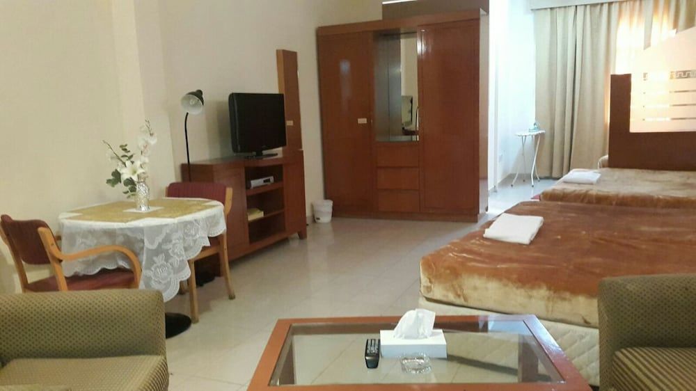 Al Raien Hotel Apartment Deluxe Quadruple Room 7
