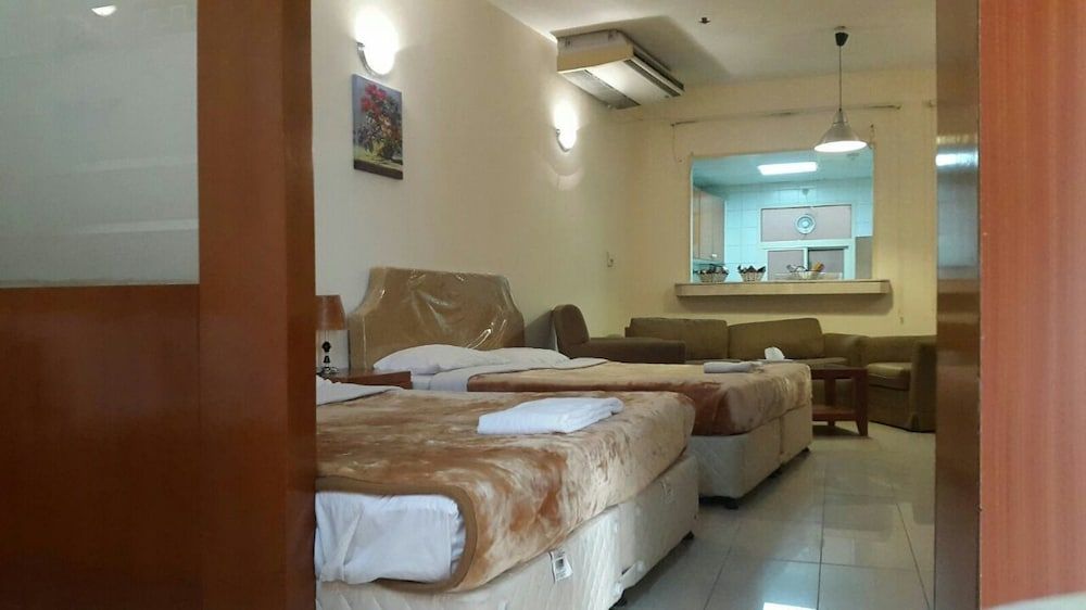 Al Raien Hotel Apartment Deluxe Quadruple Room 2