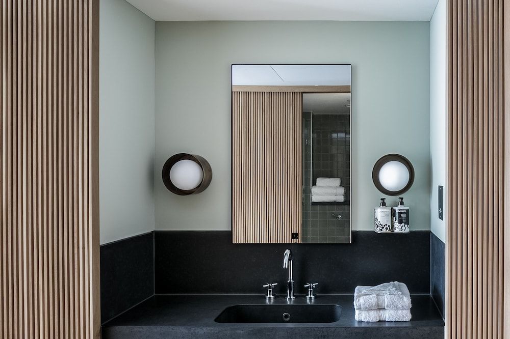 Mollie's Motel and Diner Family Room 7