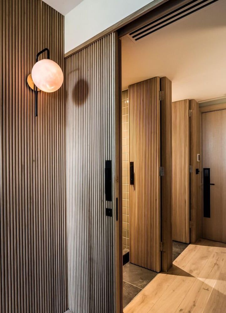 Mollie's Motel and Diner Family Room 2