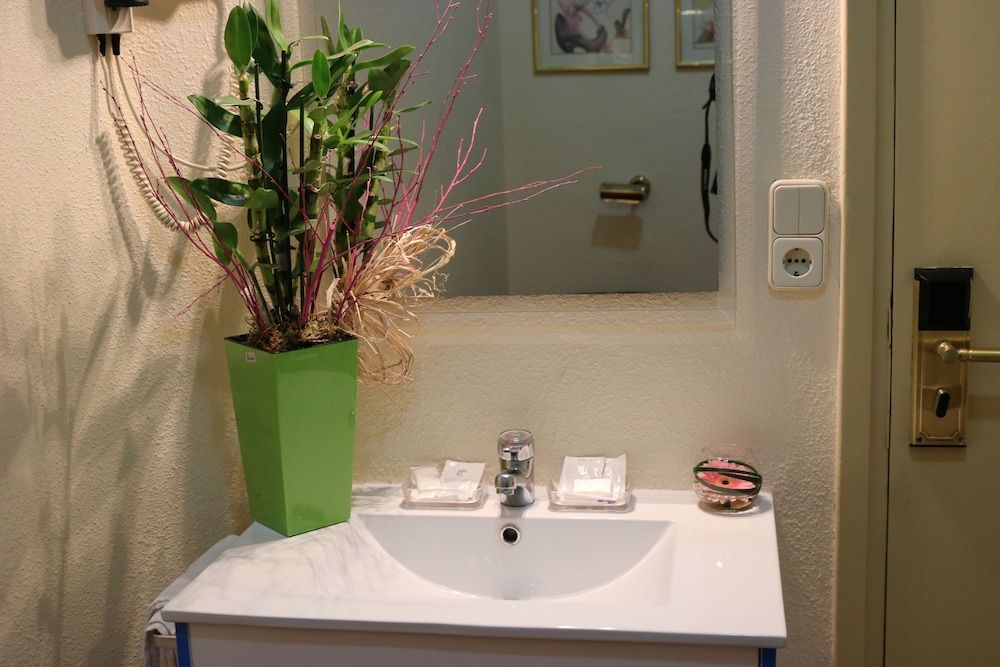 Economy Single Room, Shared Bathroom