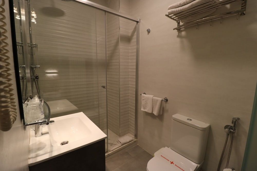 Hostal Hispano Argentino Gran Via Twin Room, Private Bathroom 6