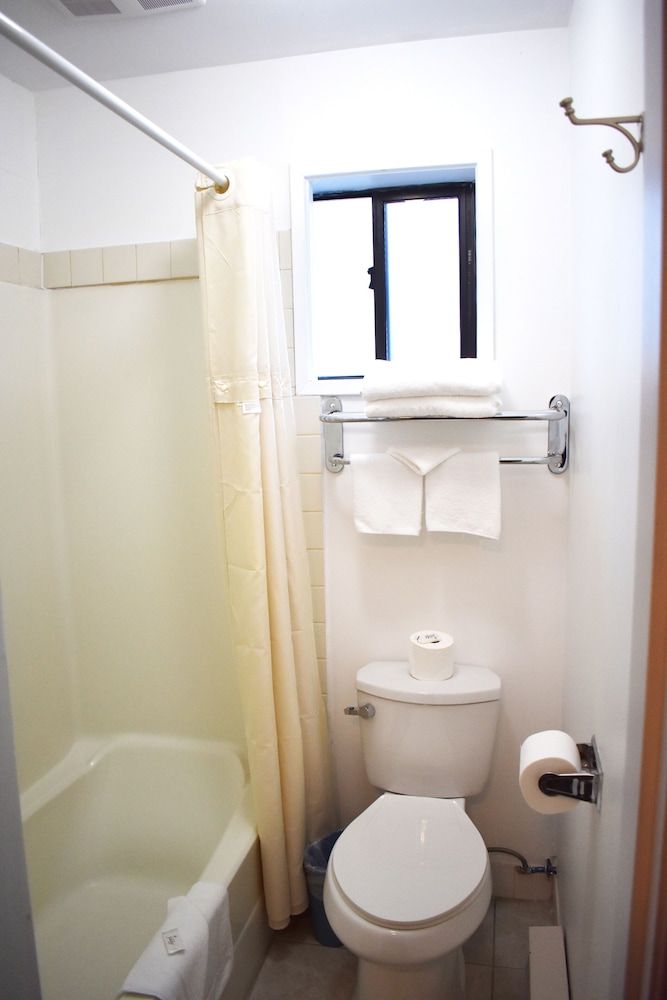 Hope Inn and Suites Standard Room, 2 Queen Beds, Kitchenette 6