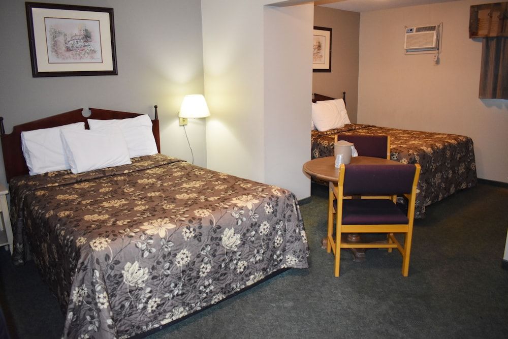 Hope Inn and Suites Standard Room, 2 Queen Beds 3