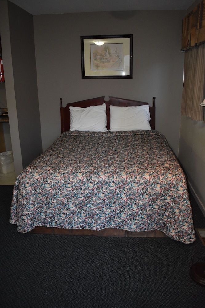 Hope Inn and Suites Standard Room, 2 Queen Beds, Kitchenette 2