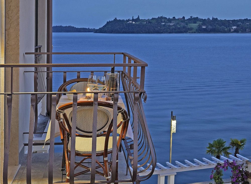 Classic Room, Balcony, Partial Lake View