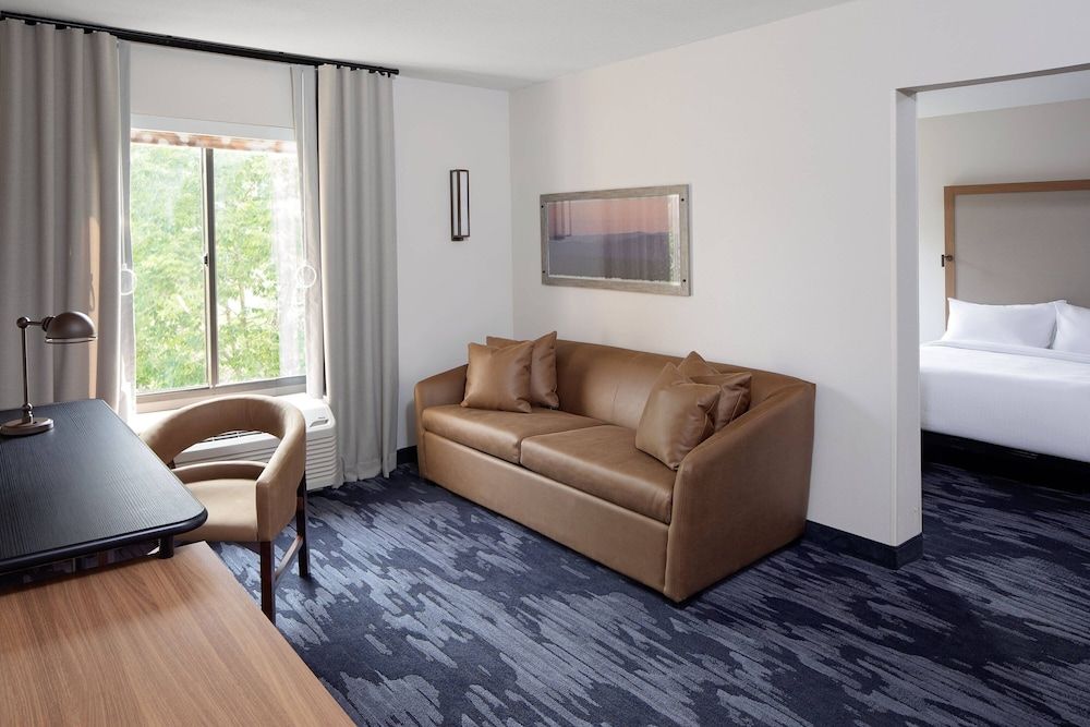 Executive Suite, 1 King Bed (Mobility Accessible, Roll-In Shower)