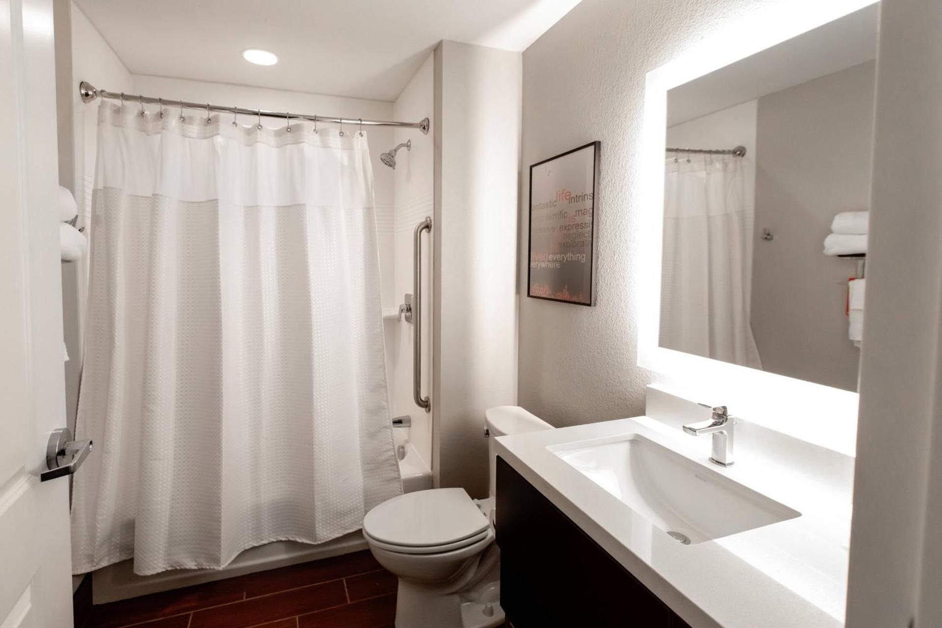 Studio with Two Queen Beds and Roll-In Shower - Mobility and Hearing Accessible