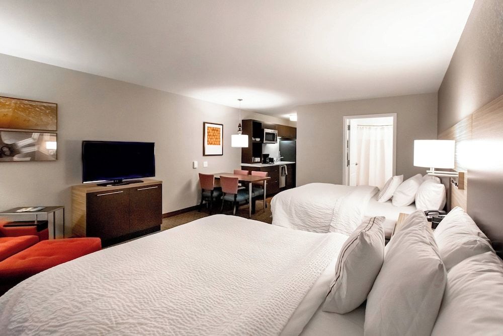 Studio, 2 Queen Beds (Mobility/Hearing Access, Roll-in Shwr)
