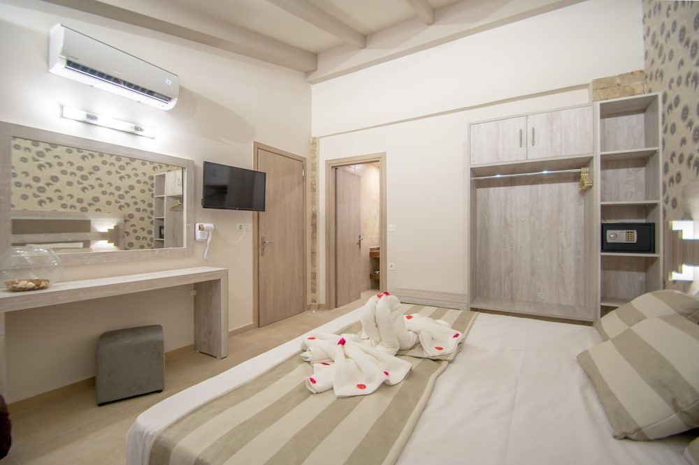 Deluxe Suite (King Suite)