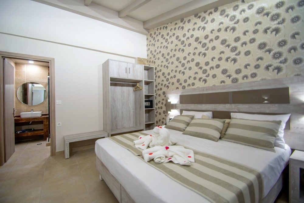 Deluxe Suite (King Suite)