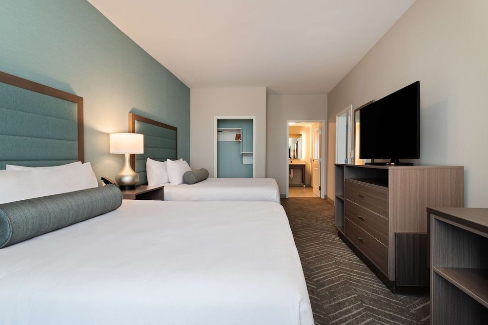 Suite, 2 Queen Beds, Accessible, Bathtub