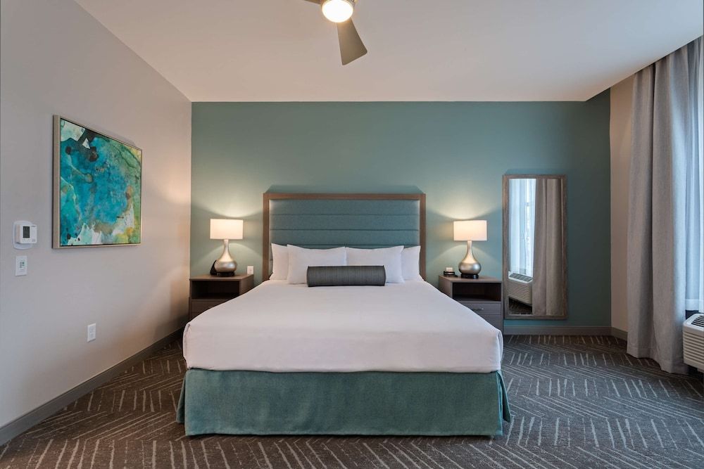 Studio, 1 King Bed, Accessible