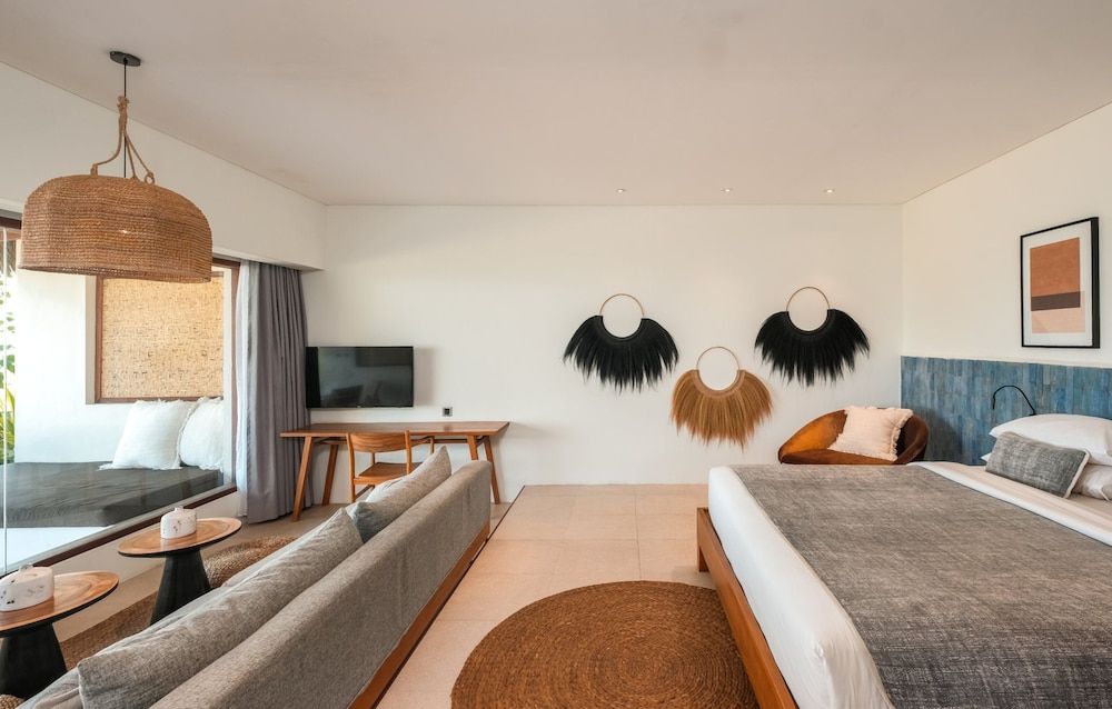 Honeymoon Suite, Beachfront