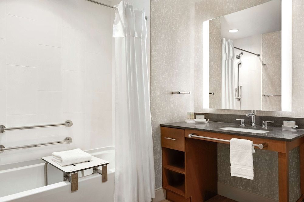 Studio, 2 Queen Beds, Accessible, Bathtub