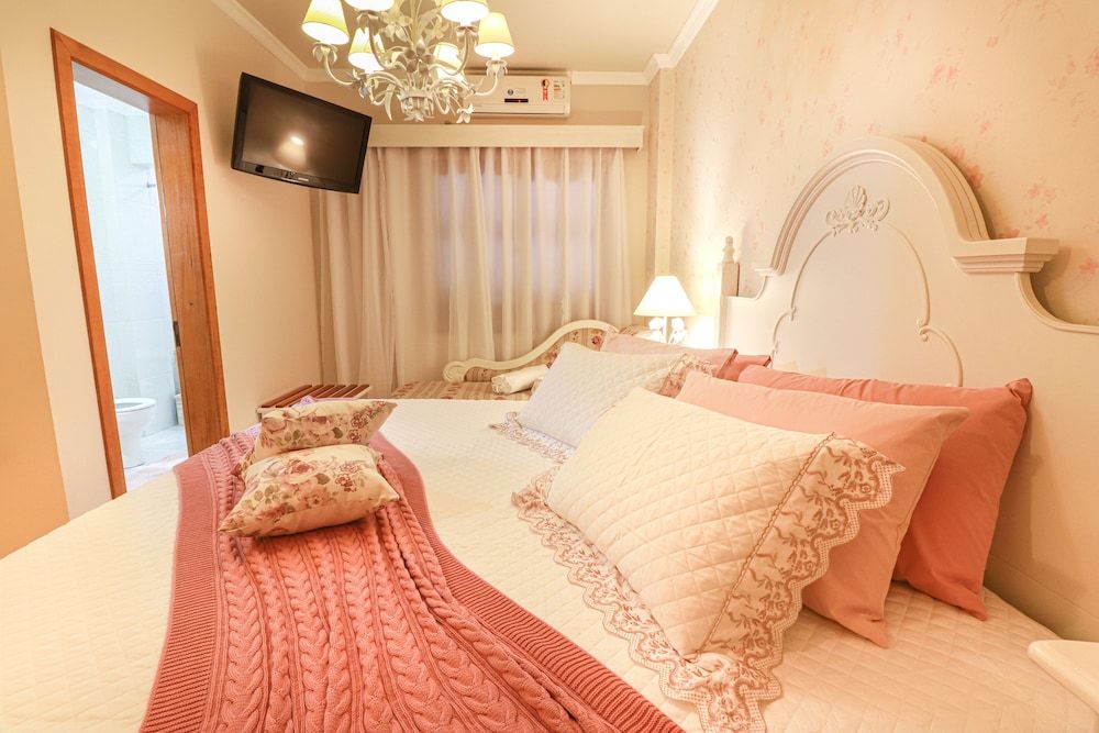 Honeymoon Suite
