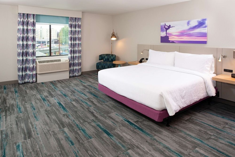 Standard Room, 1 King Bed, Accessible (Roll-In Shower)