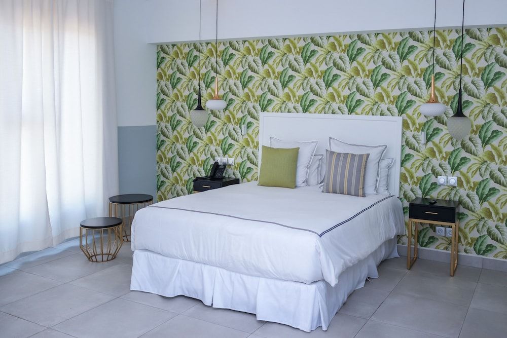 Le Centell Hotel & Spa Luxury Triple Room